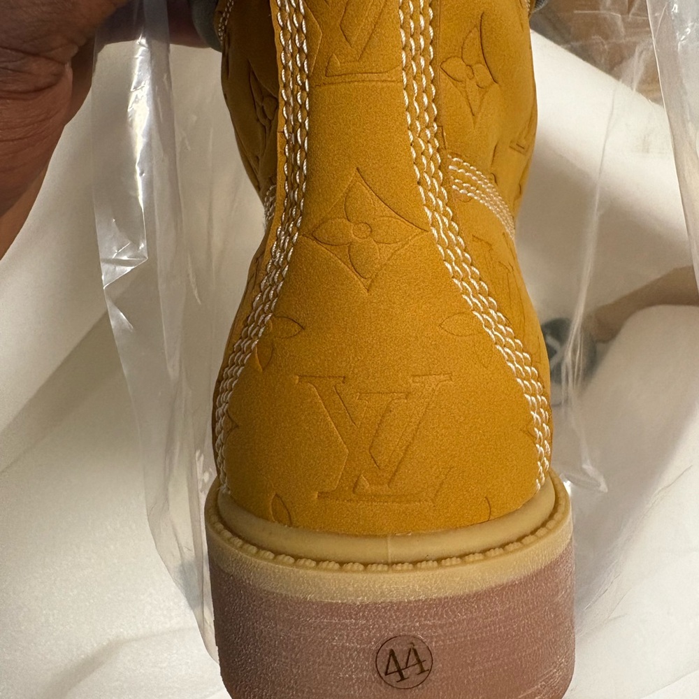 Louis Vuitton Yellow and Black Leather Detail